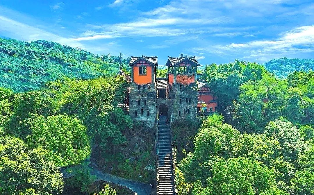 神龙山巴人石头城