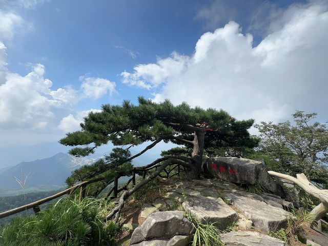 薄刀峰景区