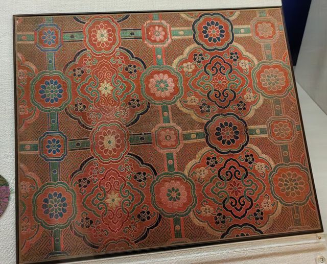Hangzhou brocade weaving technique