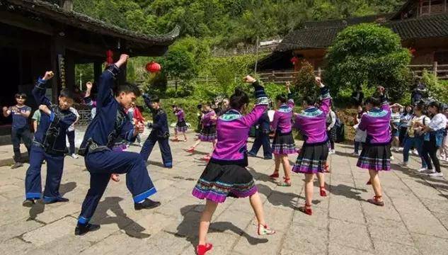 Tujia Hand Waving Dance