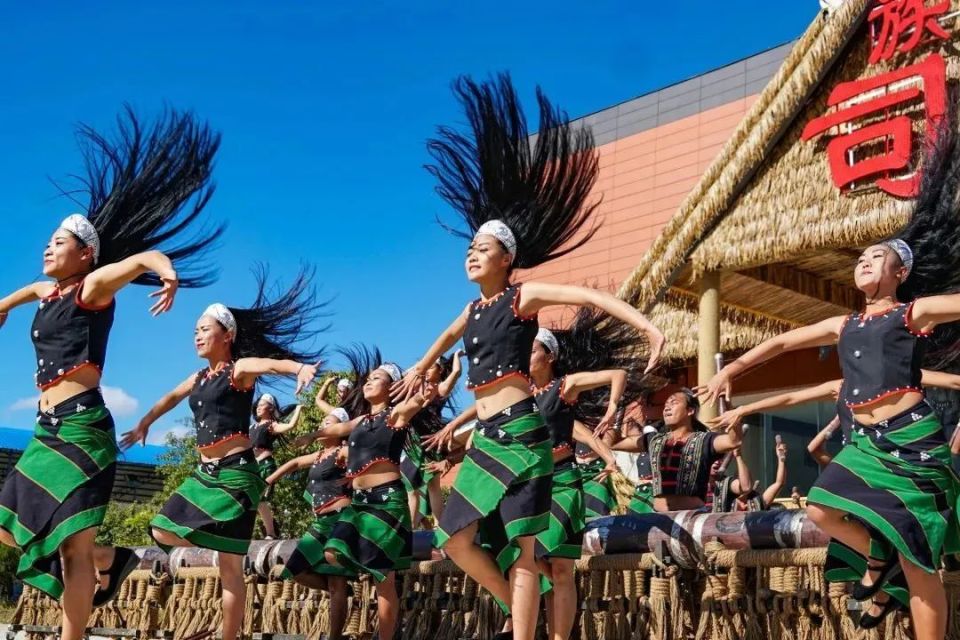 Wa Wooden Drum Dance